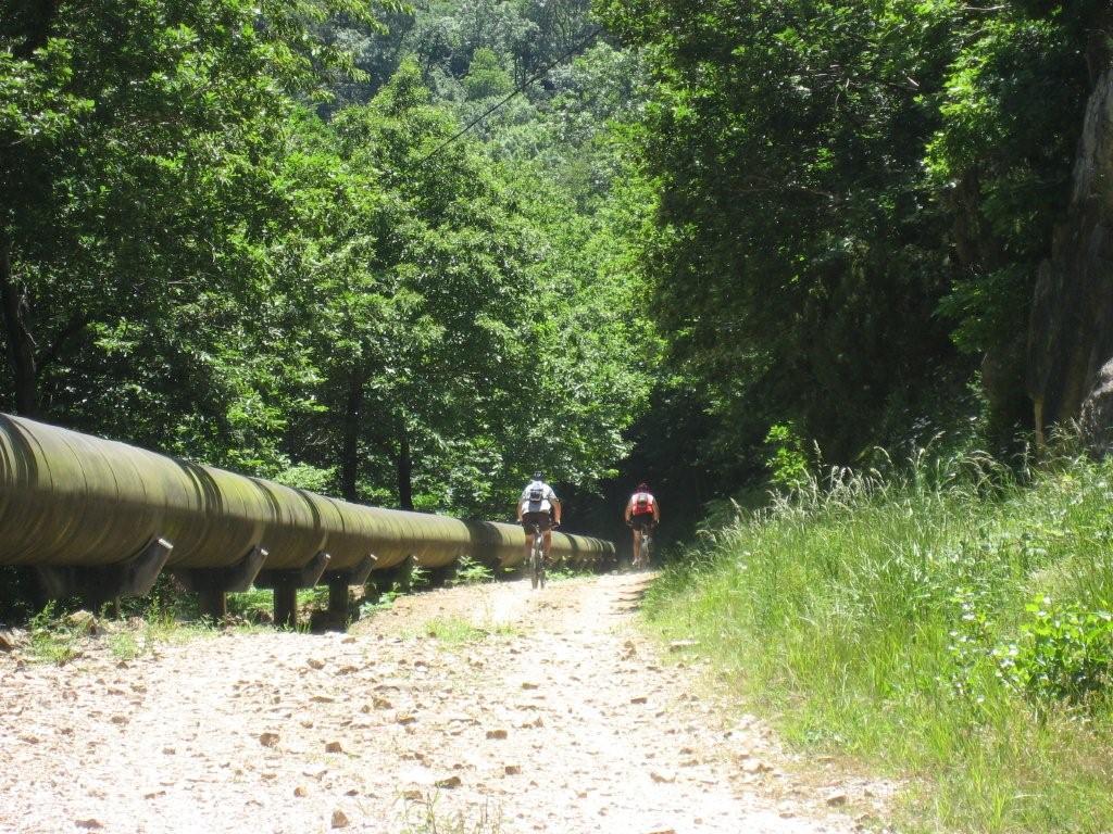 Suivant la conduite d'eau